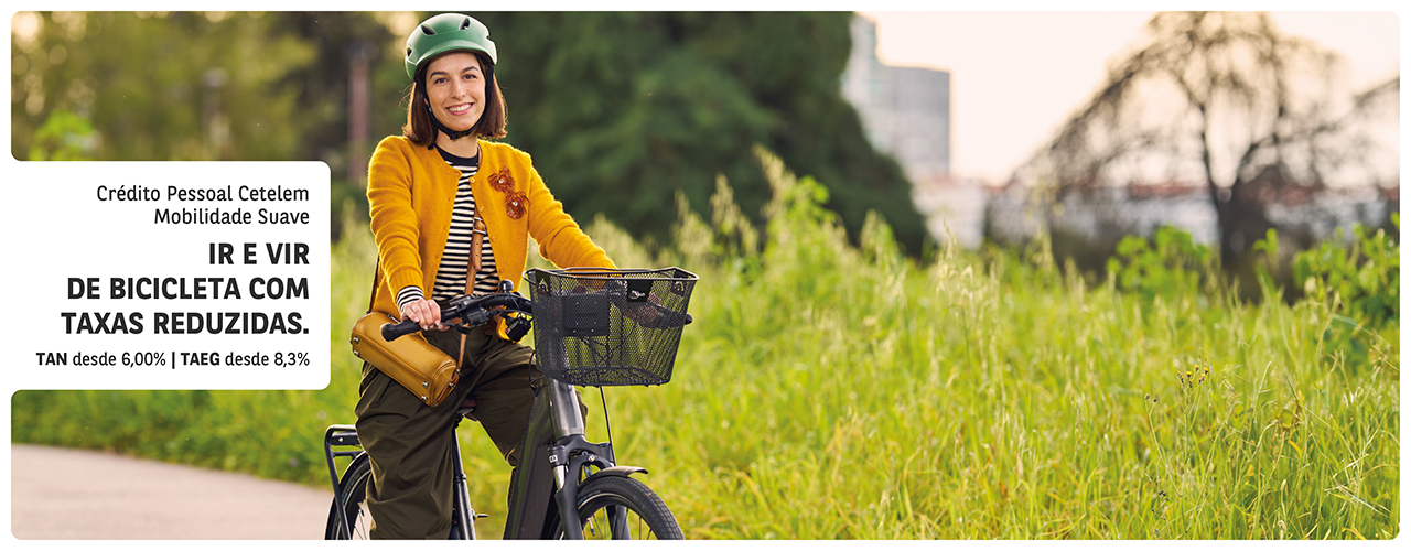 Crédito mobilidade suave: mulher andar de bicicletas elétricas